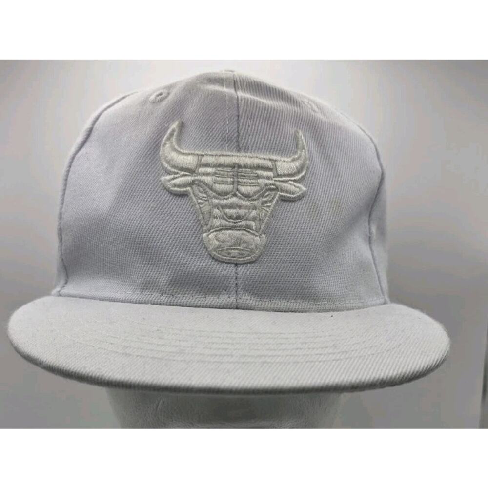 Chicago Bulls MAX Headgear White Cap White‎ Embroidered Logo Snapback Hat NBA